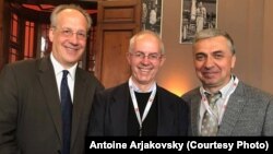 Антуан Аржаковський, архієпископ Джастін Велбі, Костянтин Сігов