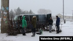 „întrebările se pun și sunt și răspunsuri, gata făcute, dar de facto în ultimii ani îi numai fals și minciună.”