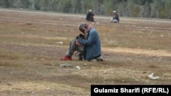 یک فرد معتاد در چمن حضوری کابل (تصویر آرشیف)