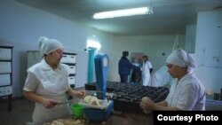 Приготовление пищи в тюрьме. Фото представительства организации «Международная тюремная реформа» в Центральной Азии.