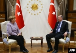 Merkel Erdoganu: Garantovati različitost mišljenja