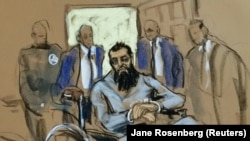 В суде 1 ноября Саипов заявил, что не жалеет о содеянном, и просил повесить в палате, где он лежит, флаг ИГ.