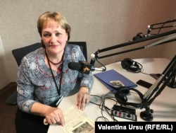 Elena Gidilica în studioul Europei Libere la Chișinău