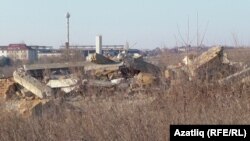 Стрелковая бистәсендә кырымтатарларның җимерелгән йортлары