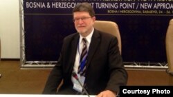 "Plutonij u čaju i novičok u donjem rublju je dokazani modus operandi ruskog režima pa je tako apsurdna tvrdnja Kremlja kako Ukrajina prijeti Rusiji kemijskim oružjem", Tonino Picula, poslanik Evropskog parlamenta.