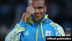 Жан Беленюк із бронзовою медаллю Олімпійських ігор. 14 серпня 2016 року