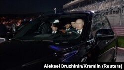 Владимир Путин и президент Египта Сиси в лимузине «Аурус».