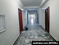 Больничный коридор в Ашхабаде. Архивное изображение. Апрель 2018.