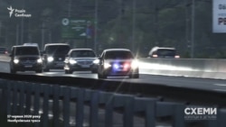 Коли 17 червня зафіксували кортеж Зеленського, перша машина знову використовувала проблискові маячки