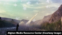 მოჯაჰედინი ისვრის საბჭოთა კავშირში დამზადებულ რაკეტას. CIA-ის დაფინანსებით აღჭურვილი მუსლიმი მებრძოლების იარაღის უდიდესი ნაწილი სსრკ-ში იყო დამზადებული.