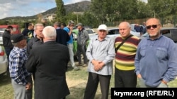 Abdureşit Cepparov (sağda) Taraqtaştaki köydeşler körüşüvinde