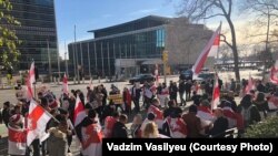 Архіўнае ілюстрацыйнае фота. Беларусы ЗША на акцыі пратэсту каля штаб-кватэры ААН у Нью-Ёрку, канец 2019 году