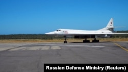 Rusiyanın "Tu-160" ağır strateji bombardmançısı 2018-ci ildə Venesuelanın Mayketiya hava limanına eniş edib.