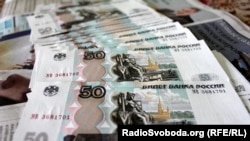 За дітей, які підкть до школи батькам окупанти пропонують гроші