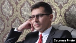 Энис Зиялы.