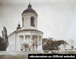 Архангело-Михайлівський храм у Бабаях, настоятелем якого був священник Яків Правицький. Фото 1912 року. В радянський час храм був зруйнований. На його місті побудували будинок культури, а якому нині розташований краєзнавчий музей