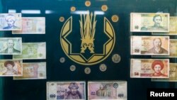 Ескі теңгелер.