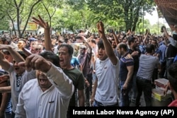 یکی از تجمعات اعتراضی تابستان ۹۷ در اعتراض به گرانی و بیکاری