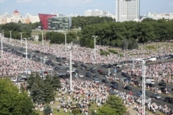 Crowds gather in central Minsk on August 16.