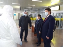 Мухаммедкалый Абылгазиев "Манас" аэропортунда коронавирусту алдын-алуу чаралары менен таанышууда