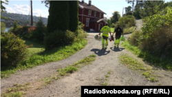 Кріс Клемметволд (праворуч) наймає на роботу виключно наркозалежних