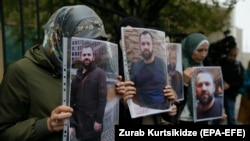 Зелимхан Хангошвилинин жакындарынын Германиянын Грузиядагы элчилигинин алдындагы акциясы. Тбилиси, 10-сентябрь, 2019-жыл.