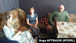 ვაჟა გაფრინდაშვილი ზაზა გახელაძის ოჯახის წევრებთან ერთად