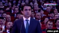 Rustam Emomali 29 ýaşynda Duşenbe şäheriniň häkimi wezipesine bellendi.