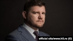 Anton Pisaroglu a fost acuzat că a preluat discursul și o parte dintre modalitățile de promovare în mediul online de la Călin Georgescu.