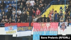 Različite zastave srpskih navijača