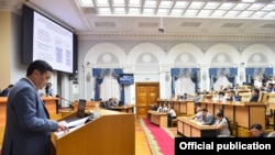 Санжар Муканбетов на заседании правительства.