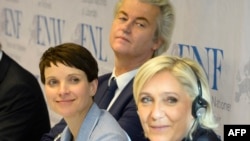 Лидеры правопопулистских партий Германии (Фрауке Петри, слева - ныне в отставке), Нидерландов (Герт Вилдерс, в центре) и Франции (Марин Ле Пен), 2016 год