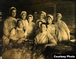 Спецпоселенці-працівниці Толстоносовського рибзаводу