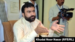 د کورنیو چارو وزیر سرفراز بګټي وايي، پر ټولنیزو شبکو د ناسمو معلوماتو خپرولو او تبلیغاتو ضد قانوني اقدام ضروري دی - پخوانی انځور.