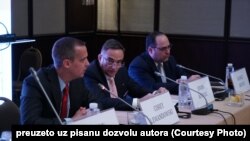 Na negativnu konotaciju Trampovog učinka utiču lažne vesti: Levandovski (L) i Gigikos (D)