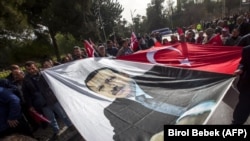 Transparent sa likom turskog predsednika