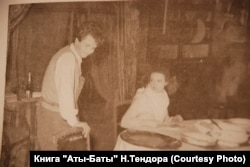 Леонід Биков починав свою кар'єру в театрі. Фото з книги «Аты-баты...» Н.Тендора