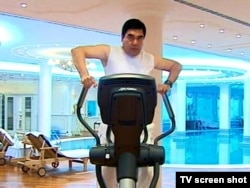 Resmi habarlara görä, Berdimuhamedow sagdyn durmuş obrazyny alyp barmakda bütin ýurda nusga görkezýär.