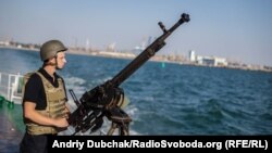 Під час виходу у море та повернення кулеметники займають місця за бойовим розкладом