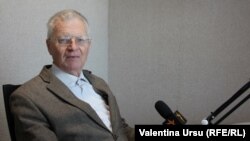 Ion Jigău în studioul Europei Libere