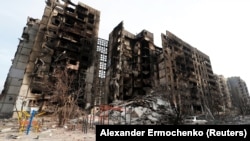 Талкаланган көп кабаттуу үй. Мариупол шаары. 30-март, 2022-жыл.