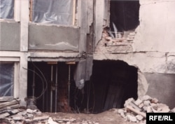 Urrmările atacului cu bombă împotriva sediului Europei Libere de la München, februarie 1981.