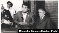 Чыңгыз Айтматов жана тажик акыны Мирзо Турсунзаде.1976-жыл.