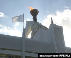 Исполинская голова лошади высотой 40,05 м, шириной 40,24 м.