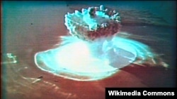 Первый подводный ядерный взрыв в СССР и первый ядерный взрыв на Новой Земле 21 сентября 1955 г. Испытание торпеды Т-5 мощностью 3,5 килотонны на глубине 12 м (бухта Че
рная)