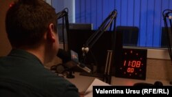 Iurie Sanduța de la RISE Moldova. Din motive de securitate, el a acceptat să fie fotografiat doar din spate