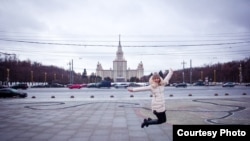 Бош убактымда Москваны кыдырам, музейлерге барам.