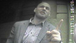 Так Денис Єрмак презентує себе співрозмовникові: «Я і брат – брат помічник Володимира Олександровича, ми дружимо багато років»