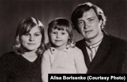 Юлий Сергеевич, Ольга Владимировна жана Алиса (ортодо) Худяковдор.