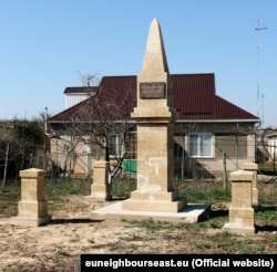 Молдова. Пам’ятний знак, що був встановлений у Варниці 1925 року на честь шведського короля Карла ХІІ. Сучасний вигляд